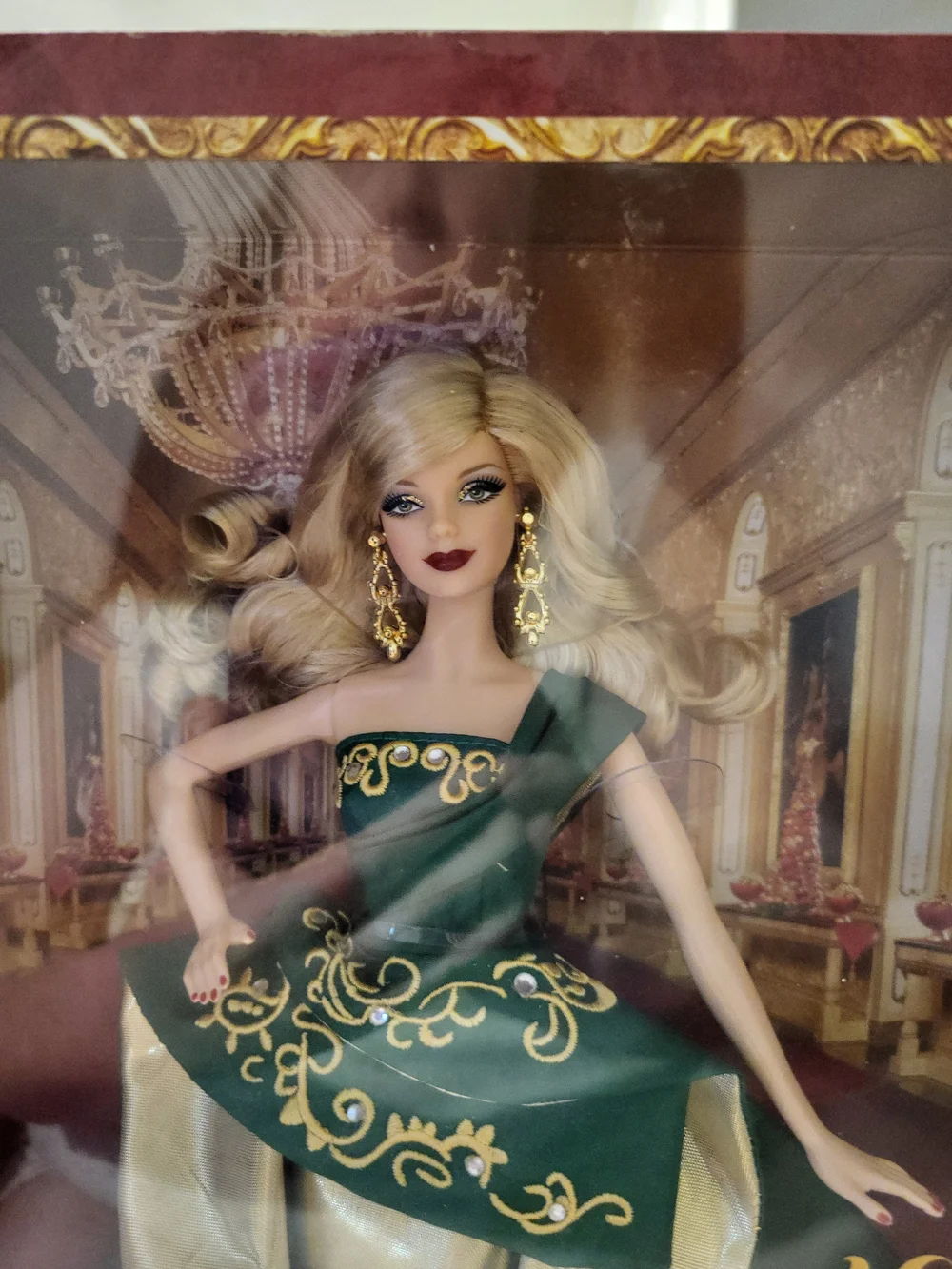 Barbie Holiday Barbie 2011 Collector Doll - Green and Gold - Picture 3 of 7